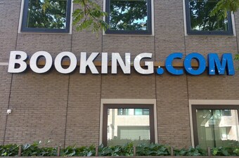 Na 61 miljoen overheidssteun ontslaat Booking.com ruim 4000 mensen